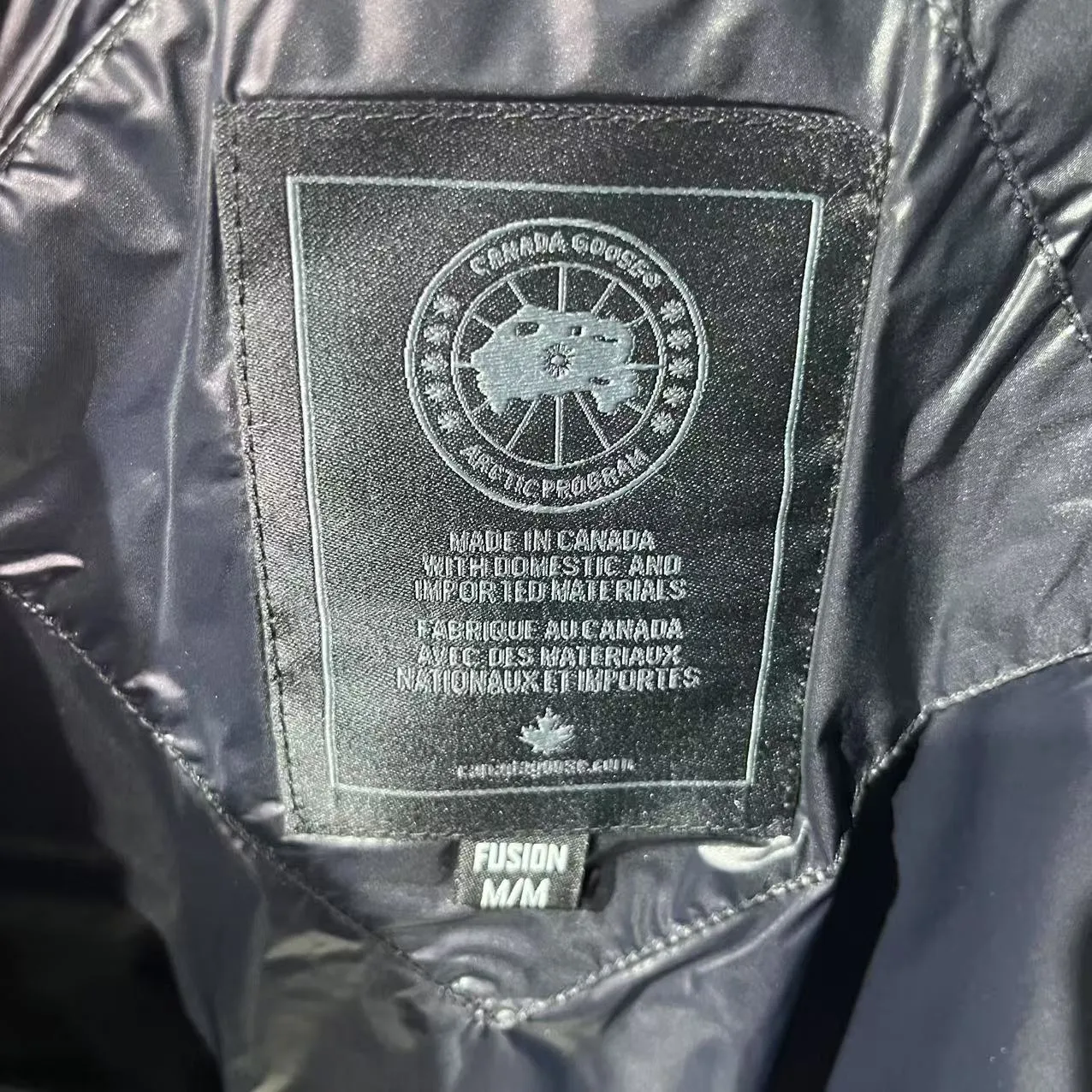 P840 𝑪𝒂𝒏𝒂𝒅𝒂 𝑮𝒐𝒐𝒔𝒆 Canada Goose 2227 Black Black Label Lightweight Down Jacket Canada Goose Crofton Series Crofton Series Ski Season Logo Solid Color Glossy Hooded Waterproof Windproof Ultra Light Down Jacket Men's Style: Black Black Label s-xxl.